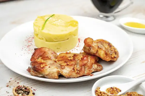 Poulet caramélisé au miel et à la moutarde